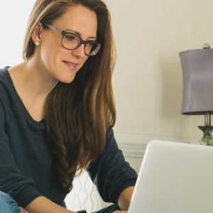 woman using laptop computer t20 OppW7O